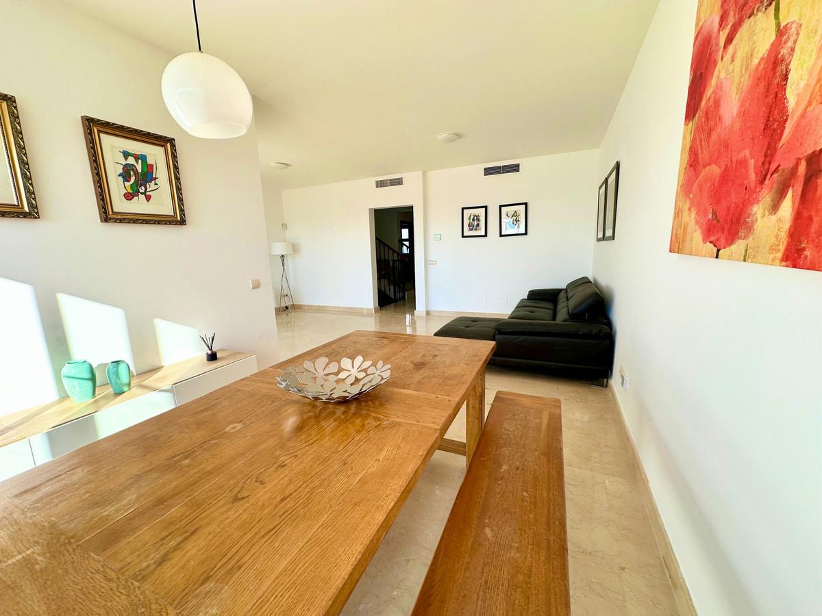 Semi-detached House for Sale in Benahavís