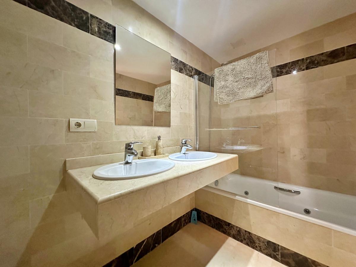 Semi-detached House for Sale in Benahavís