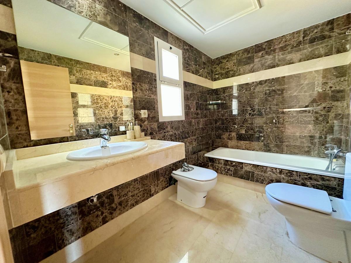 Semi-detached House for Sale in Benahavís