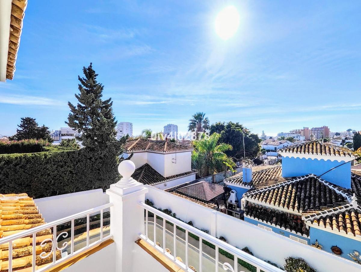 Villa for Sale in Benalmádena