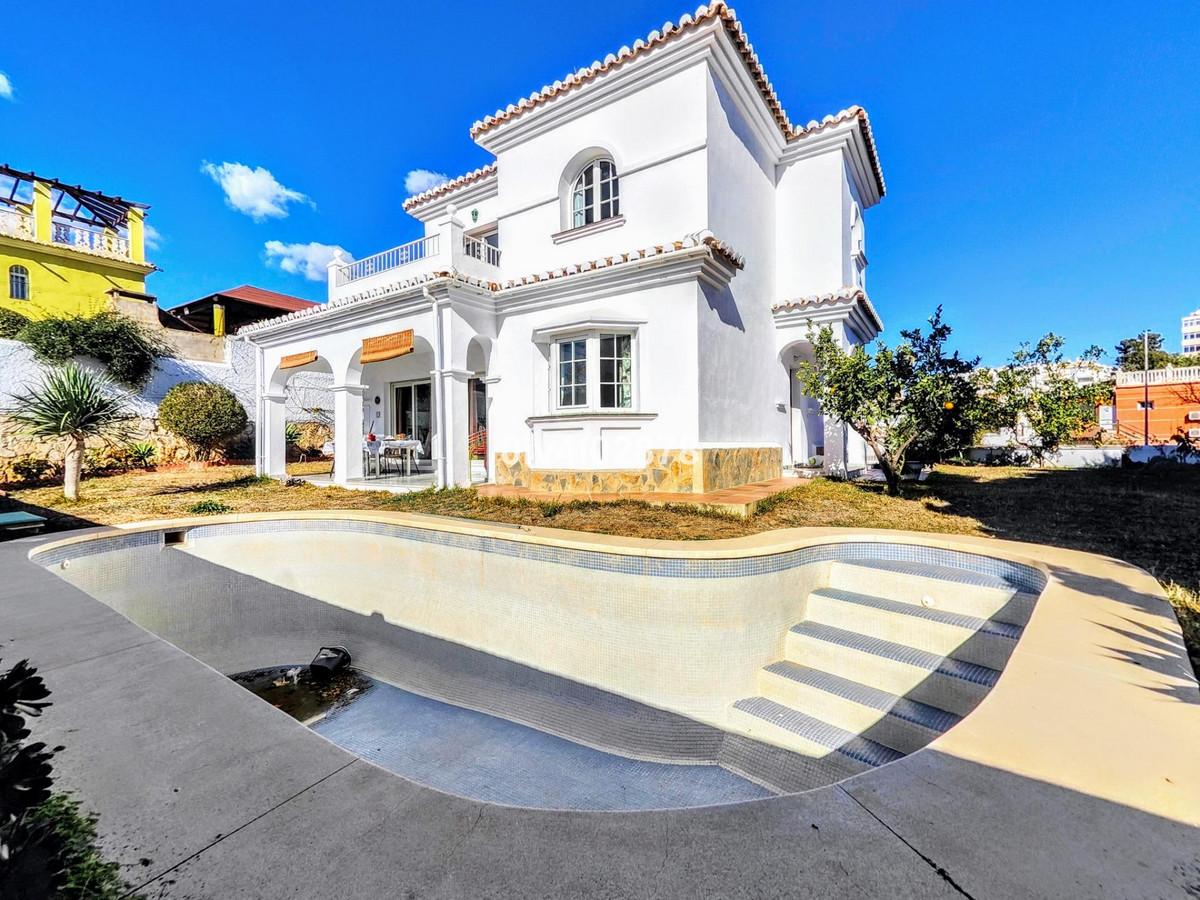 Villa for Sale in Benalmádena