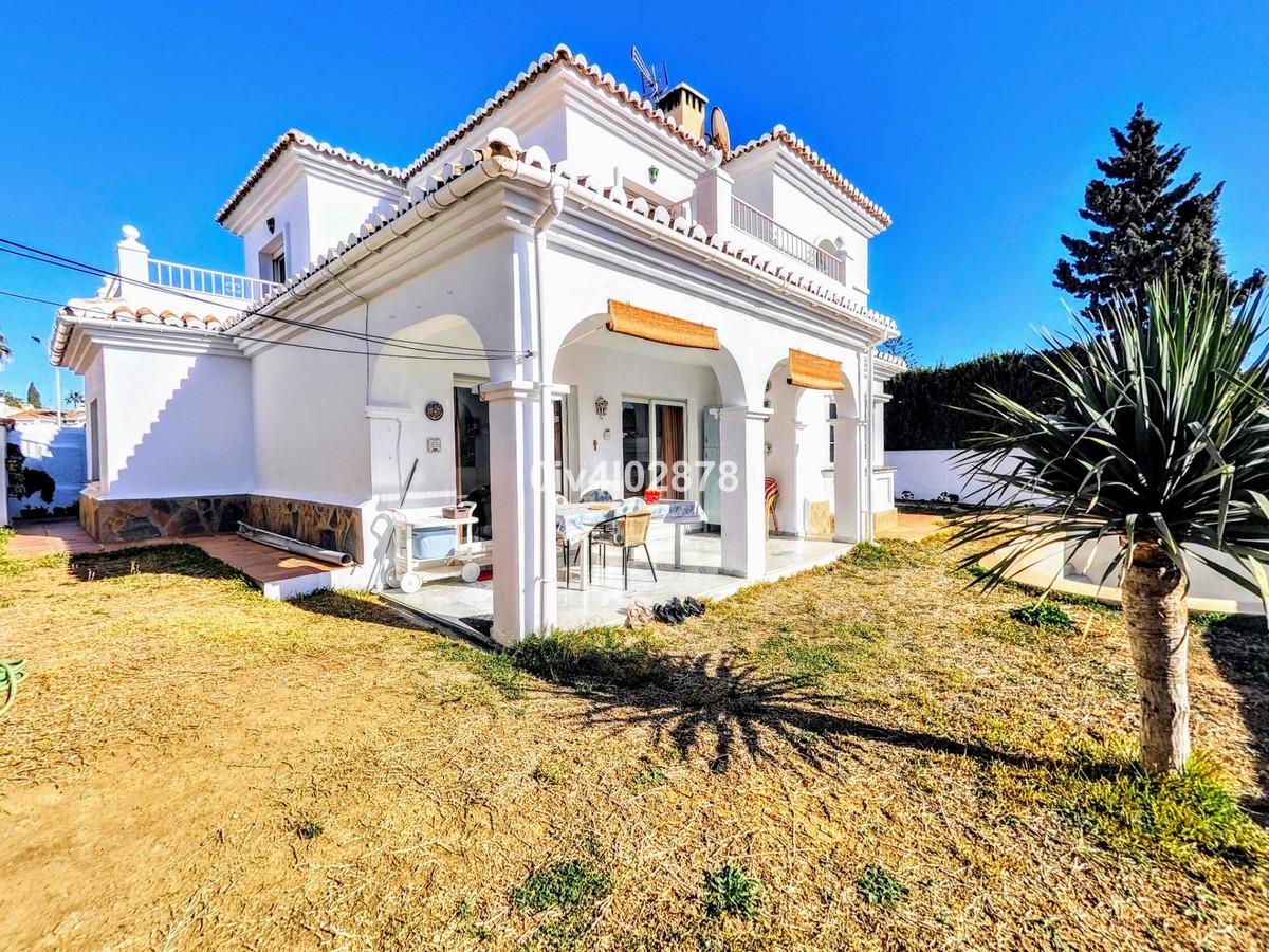Villa for Sale in Benalmádena