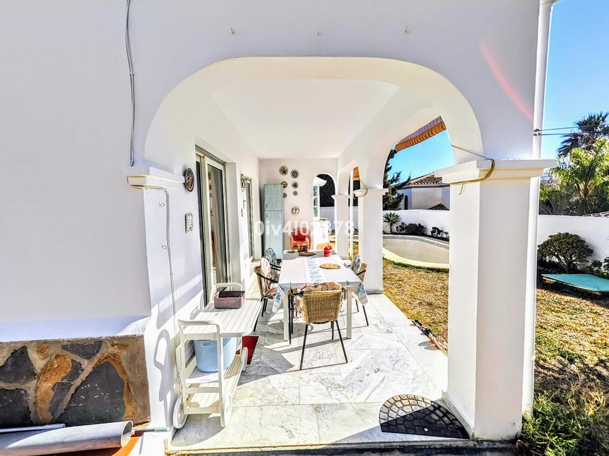 Villa for Sale in Benalmádena