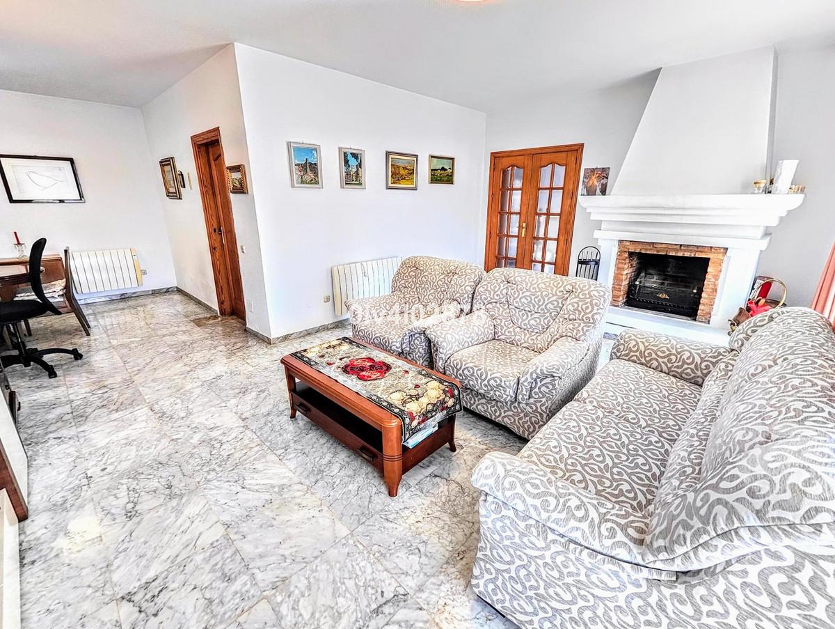 Villa for Sale in Benalmádena