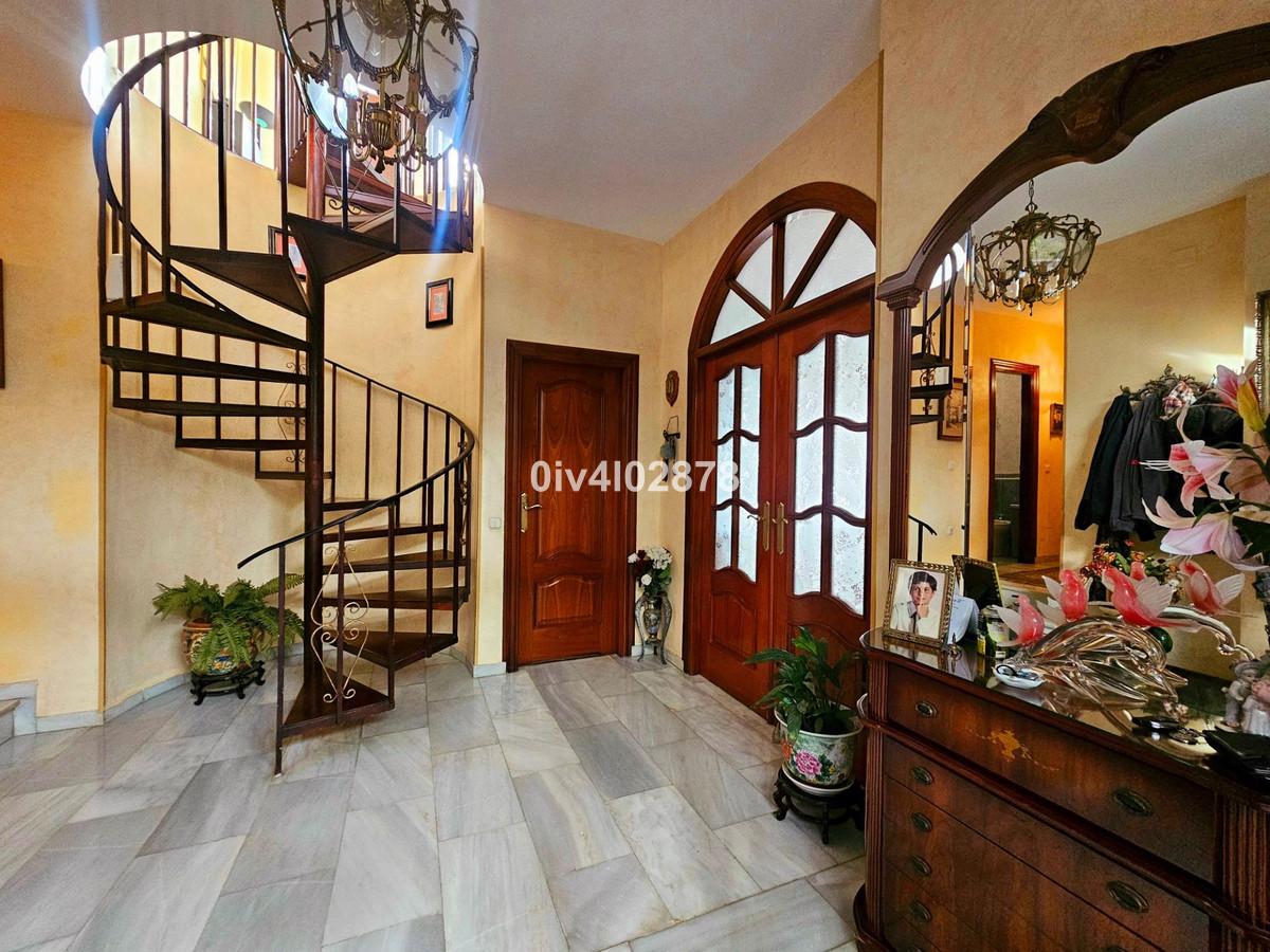 Villa for Sale in Benalmádena