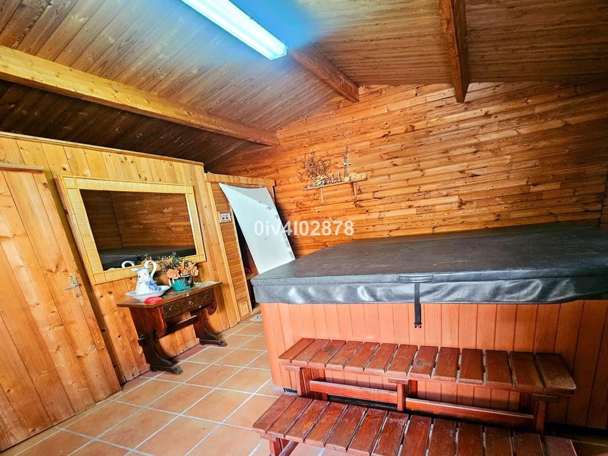 Villa for Sale in Benalmádena