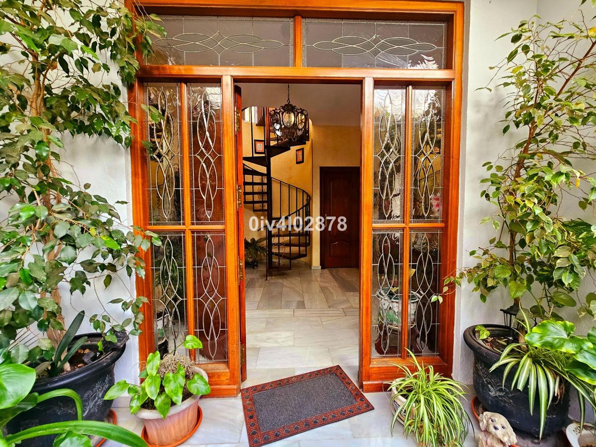 Villa for Sale in Benalmádena
