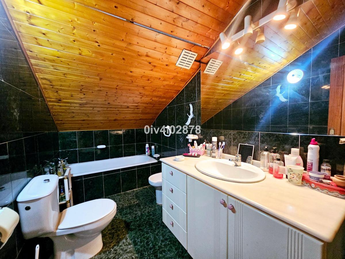 Villa for Sale in Benalmádena