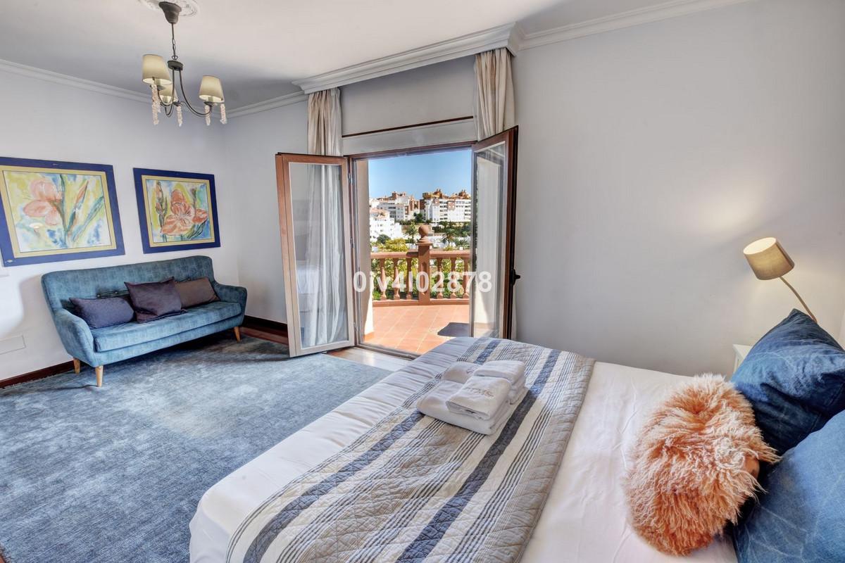 Villa for Sale in Benalmádena