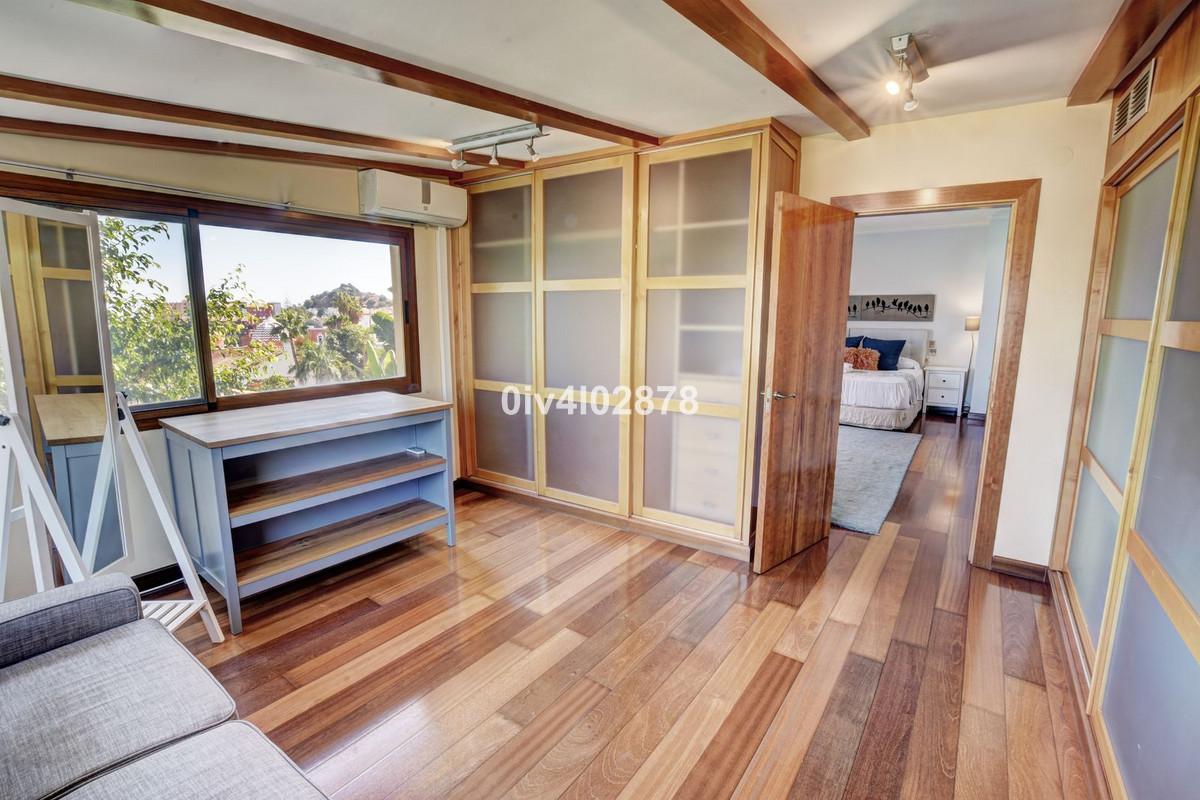 Villa for Sale in Benalmádena