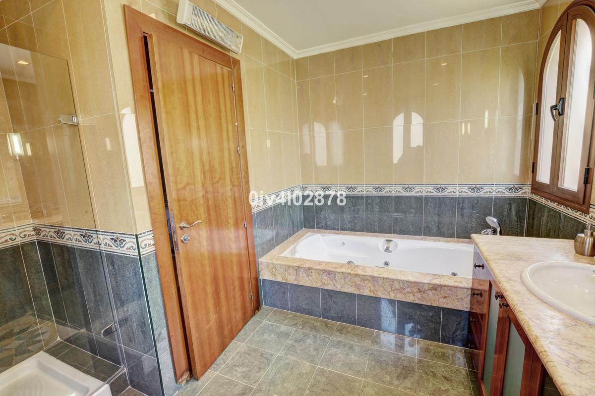 Villa for Sale in Benalmádena