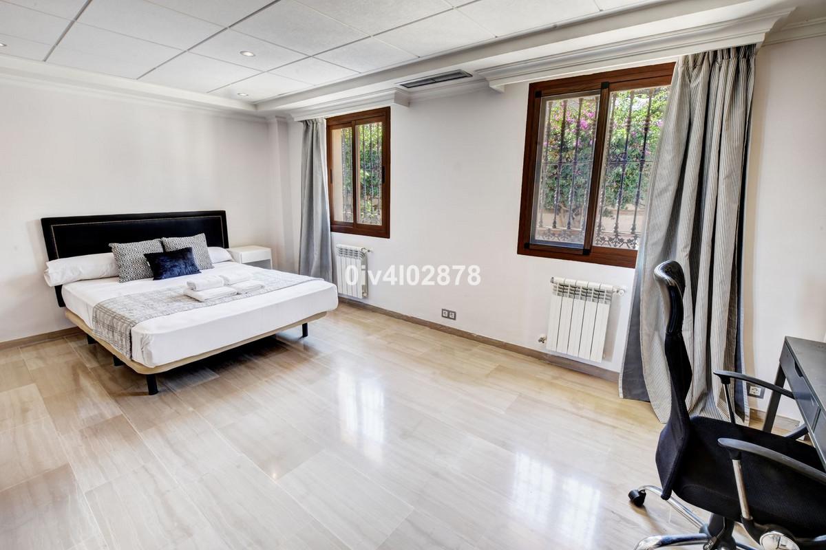 Villa for Sale in Benalmádena