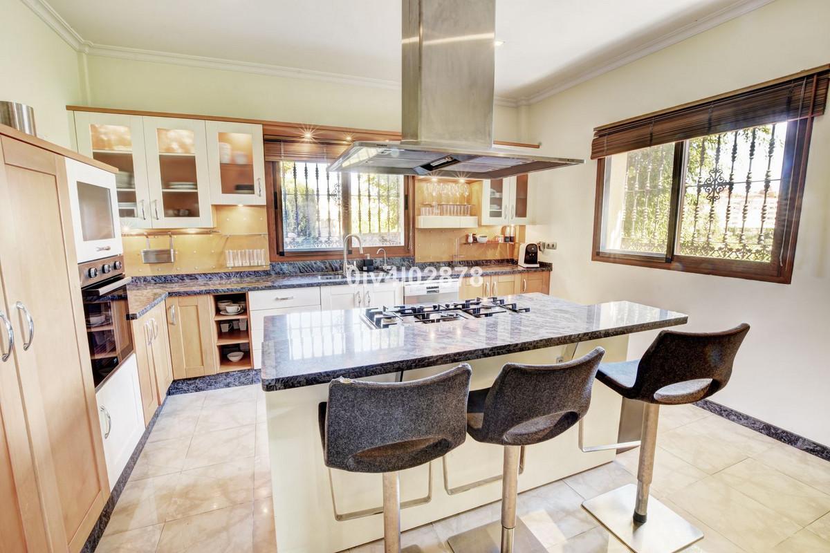 Villa for Sale in Benalmádena