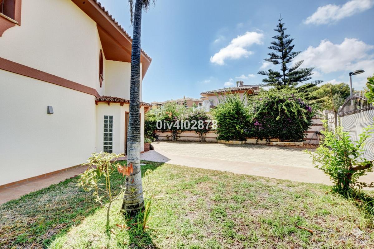 Villa for Sale in Benalmádena