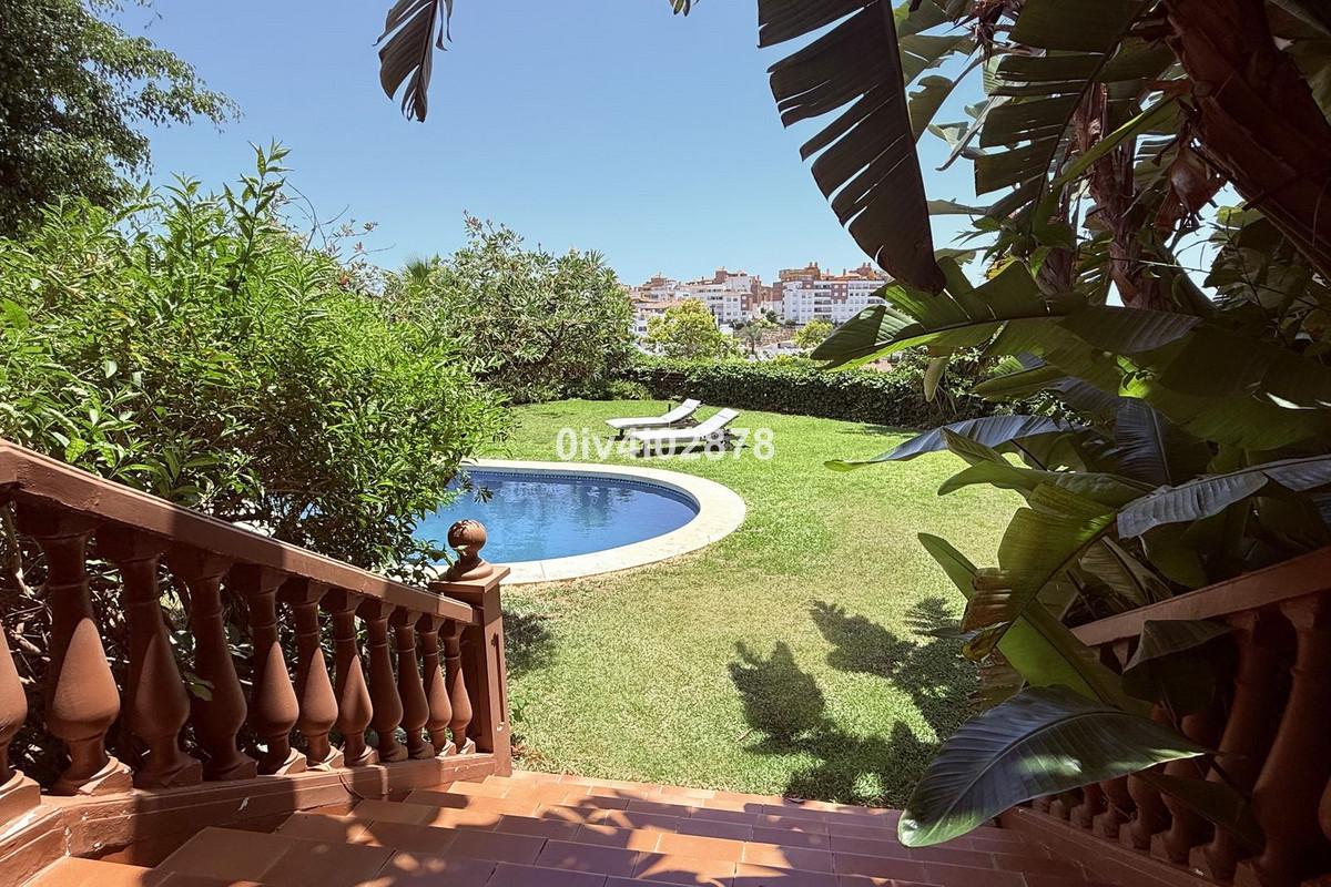 Villa for Sale in Benalmádena