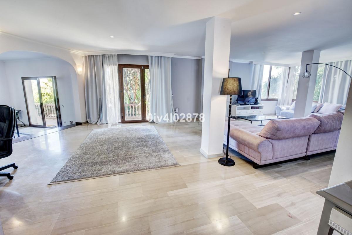 Villa for Sale in Benalmádena