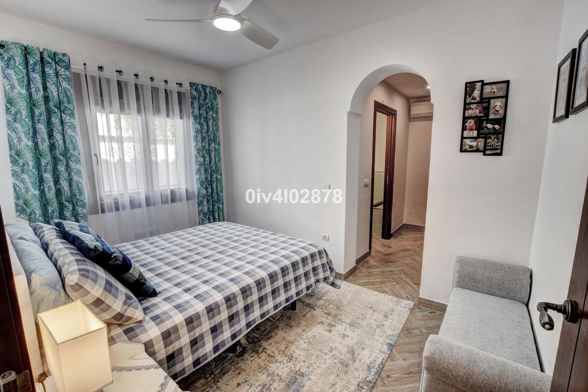 Villa for Sale in Benalmádena