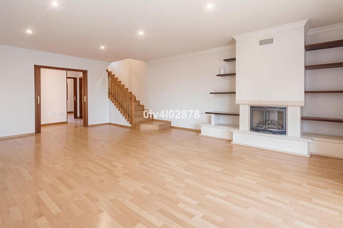 Villa for Sale in Benalmádena