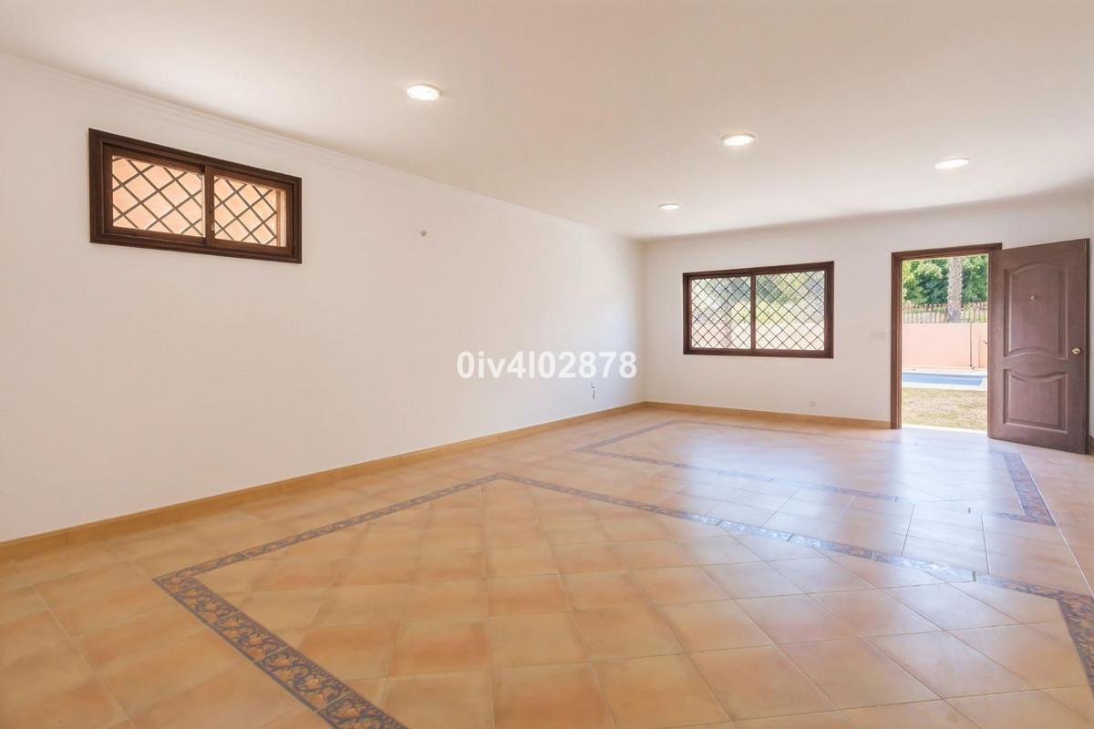 Villa for Sale in Benalmádena