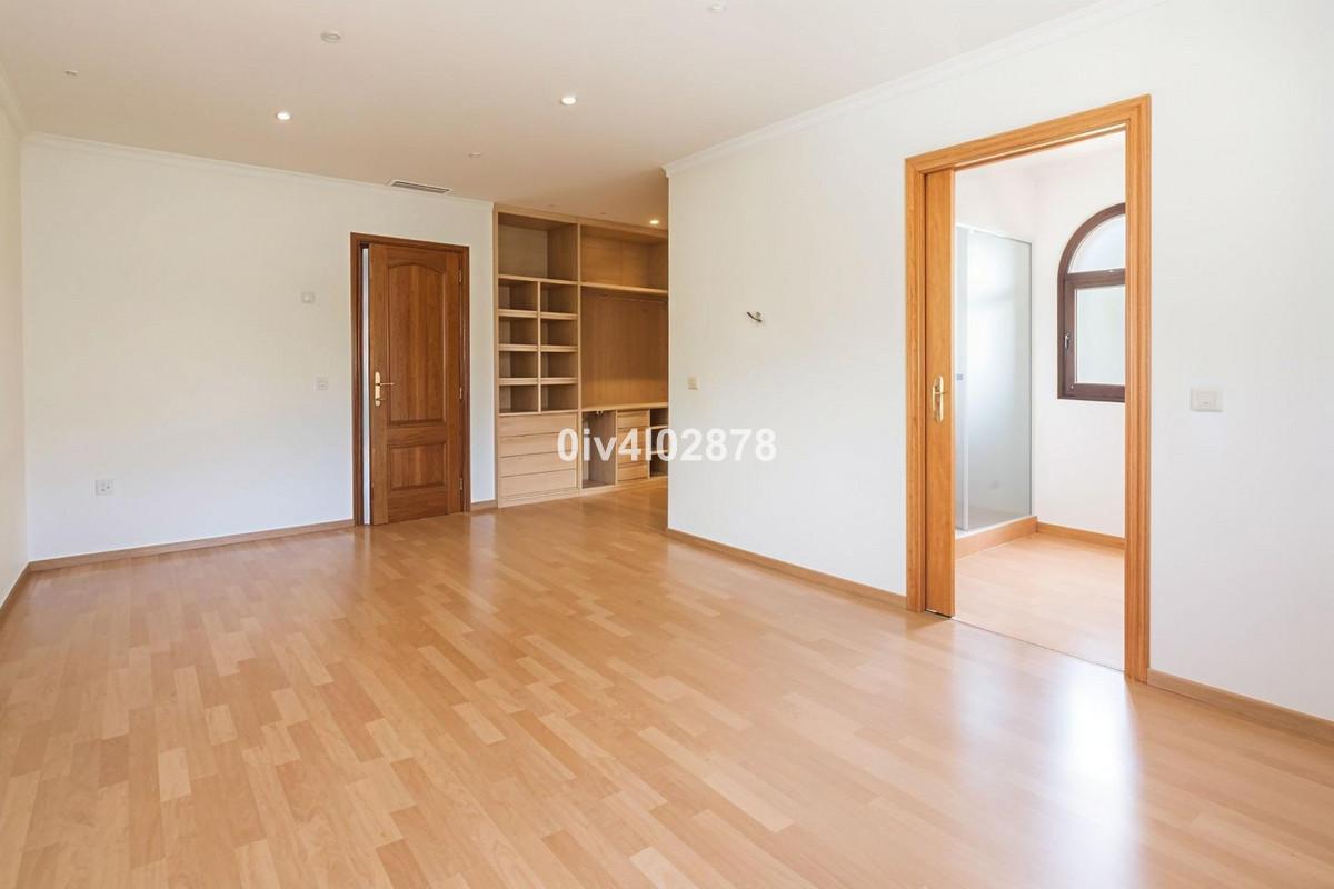 Villa for Sale in Benalmádena