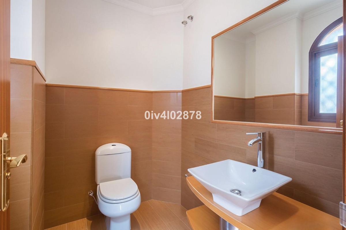 Villa for Sale in Benalmádena