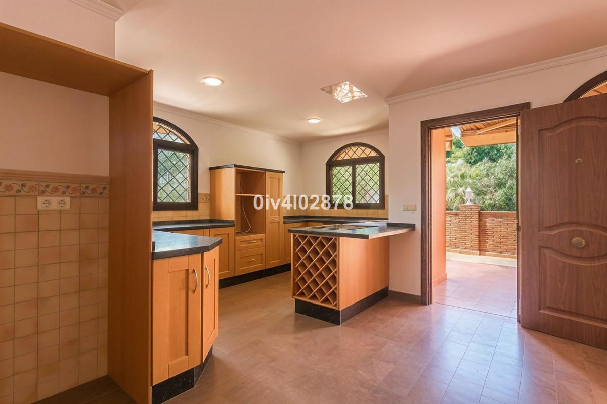 Villa for Sale in Benalmádena