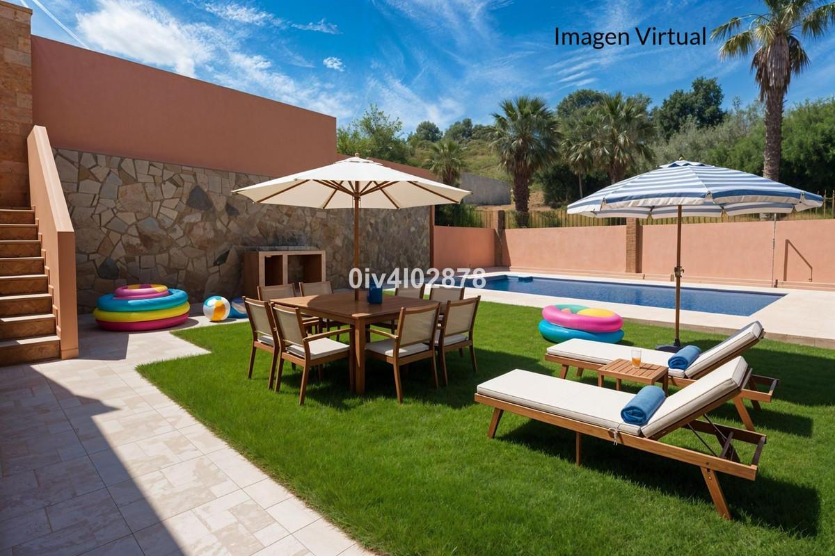 Villa for Sale in Benalmádena