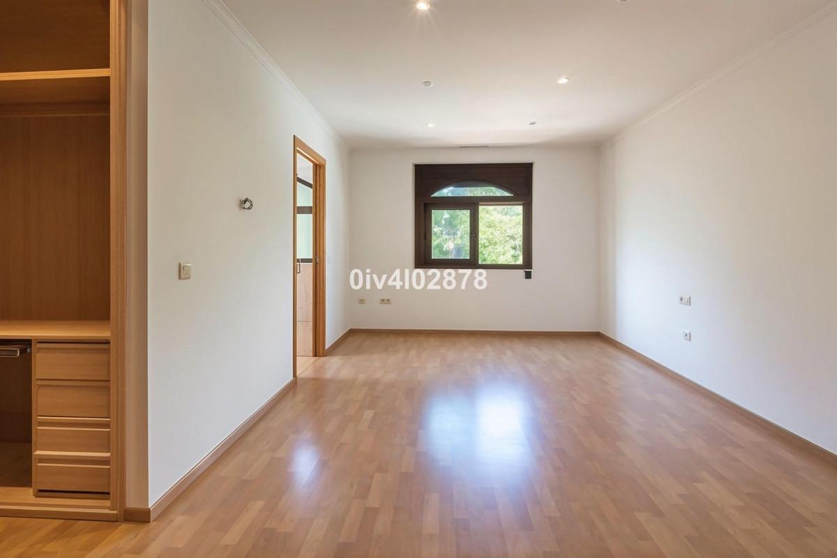 Villa for Sale in Benalmádena