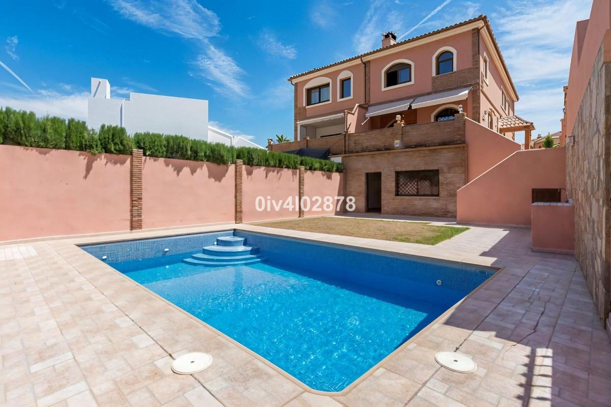 Villa for Sale in Benalmádena