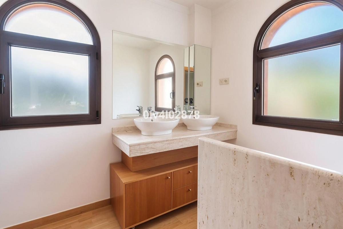 Villa for Sale in Benalmádena