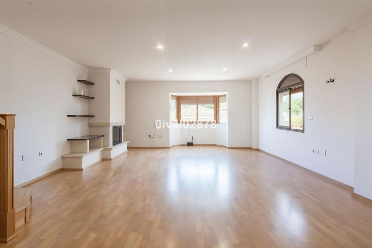Villa for Sale in Benalmádena