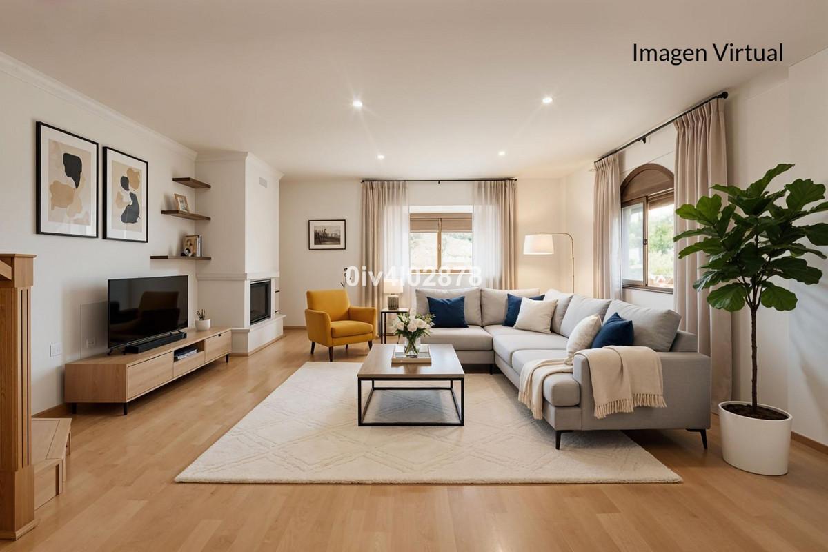 Villa for Sale in Benalmádena