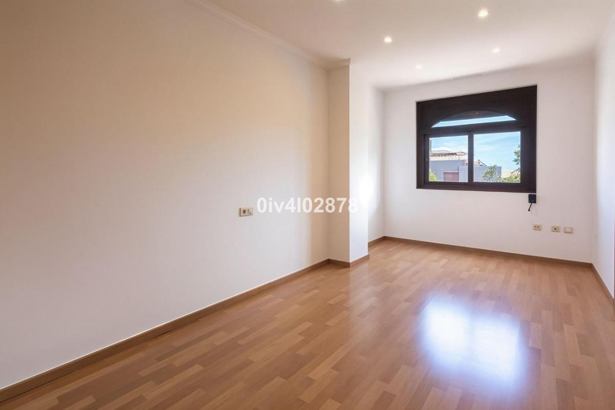 Villa for Sale in Benalmádena