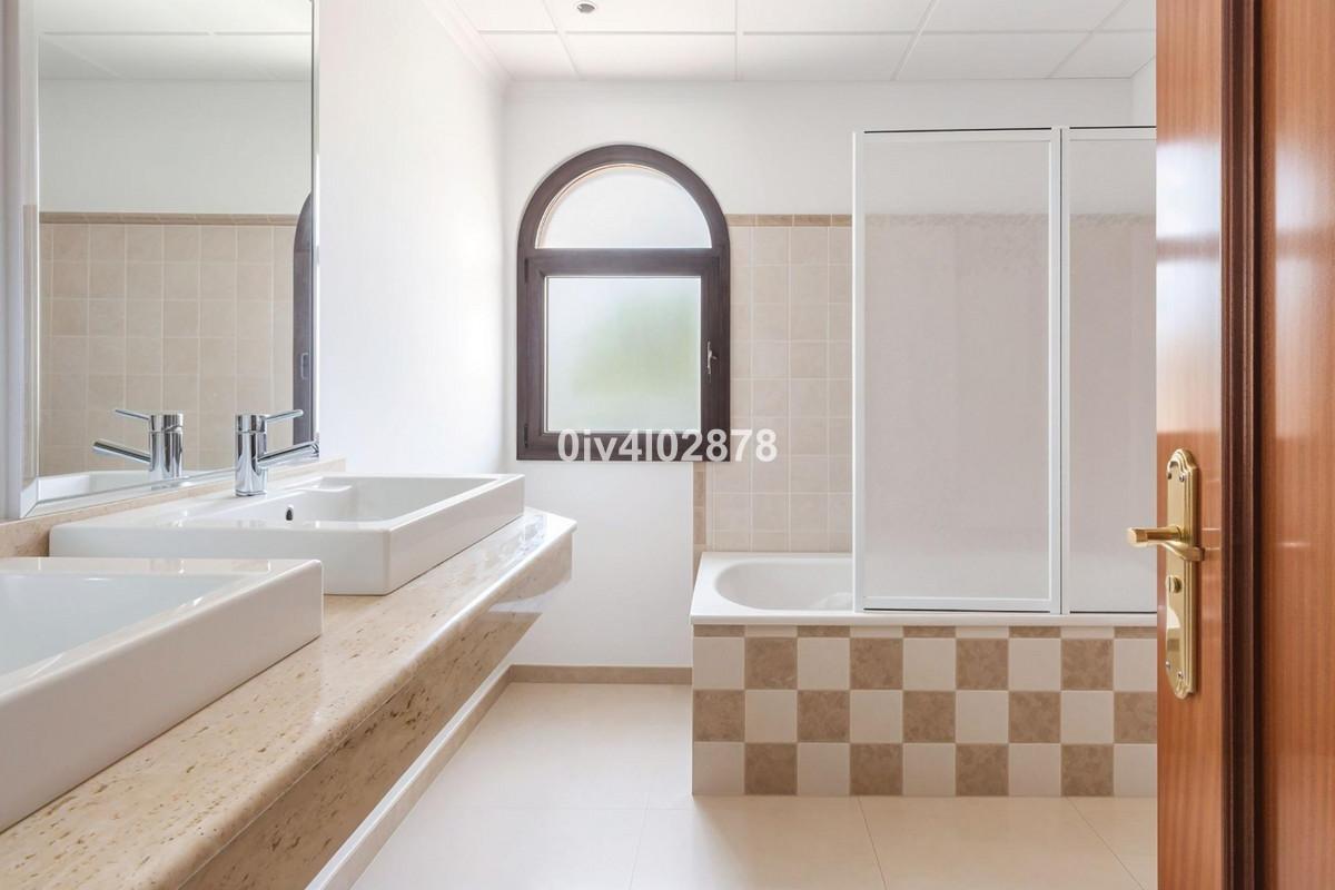 Villa for Sale in Benalmádena
