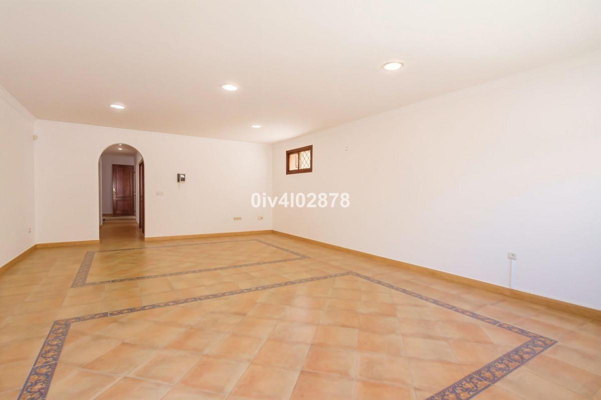 Villa for Sale in Benalmádena