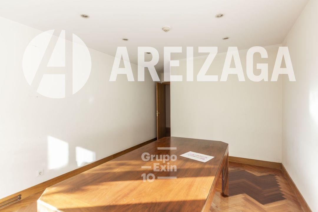 Flat for Sale in San Sebastián
