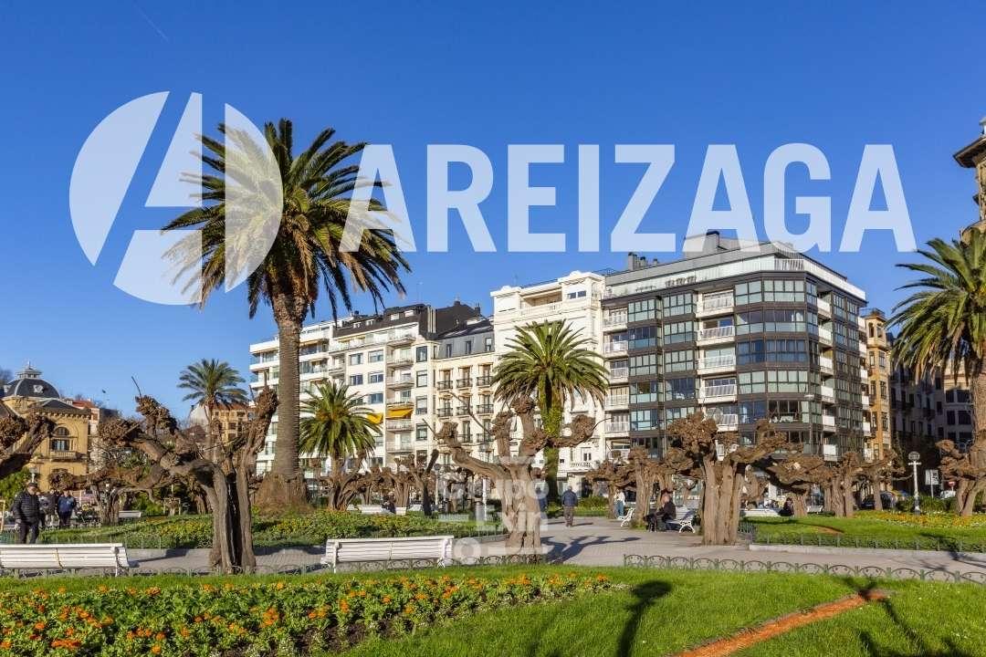 Flat for Sale in San Sebastián