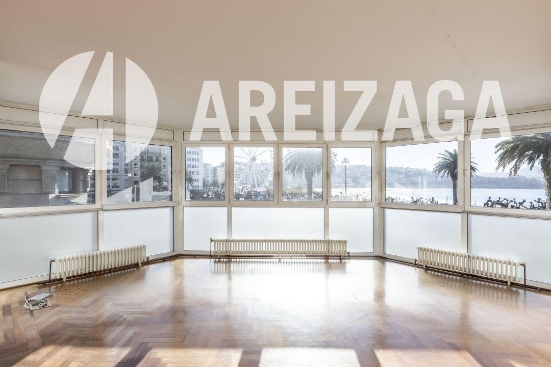 Flat for Sale in San Sebastián