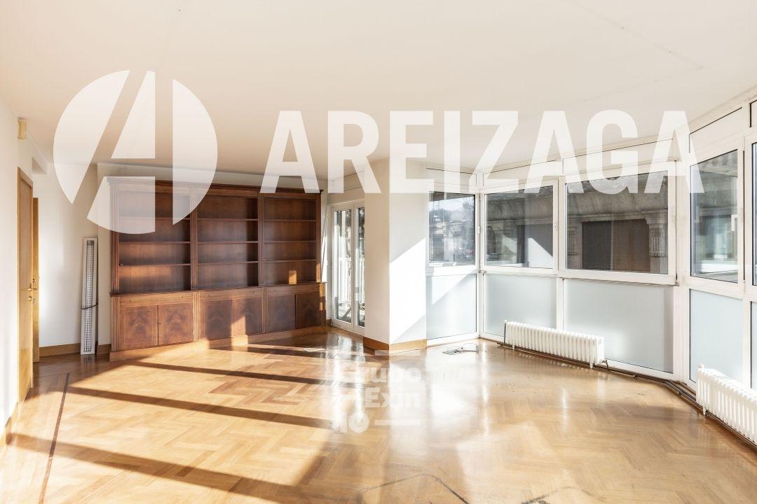 Flat for Sale in San Sebastián