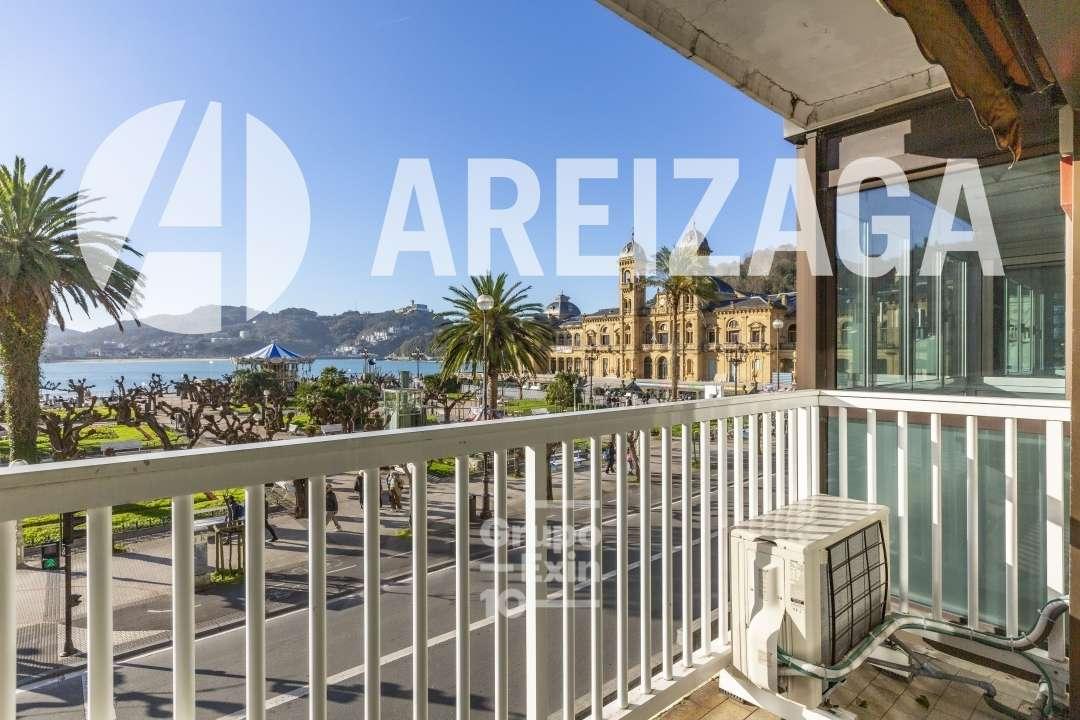 Flat for Sale in San Sebastián