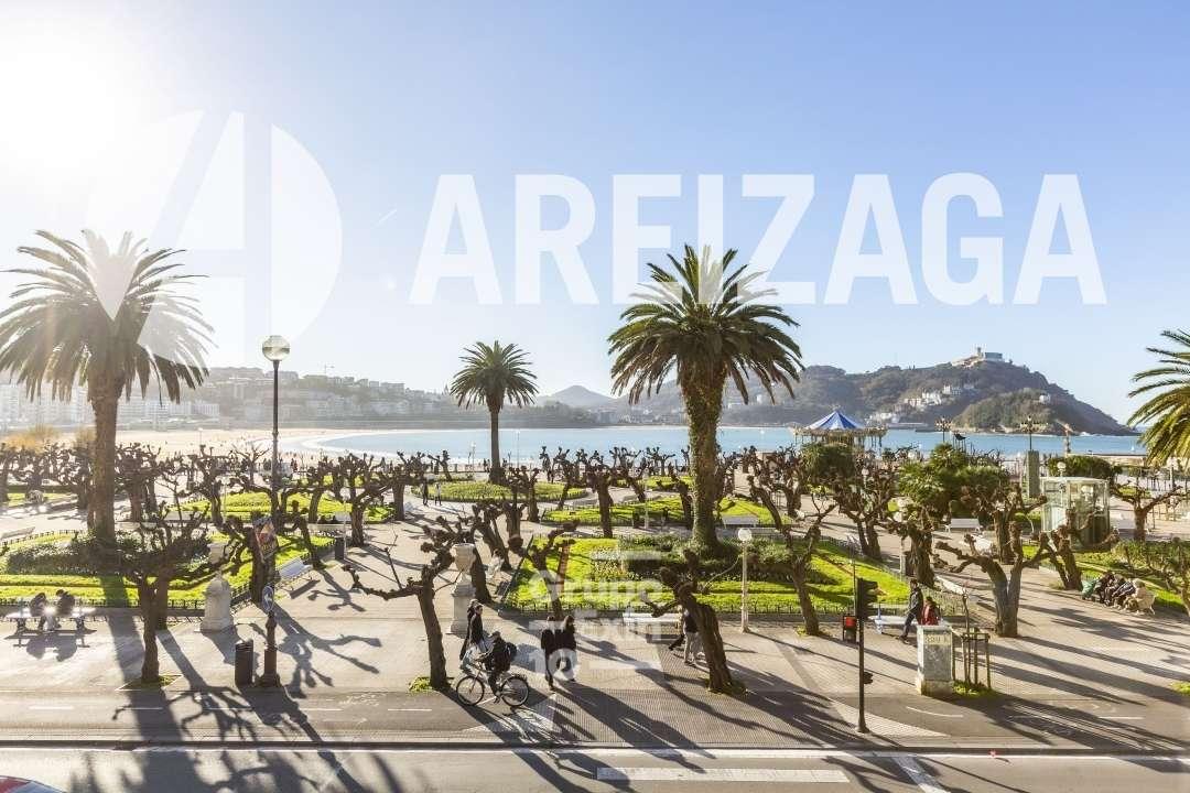 Flat for Sale in San Sebastián