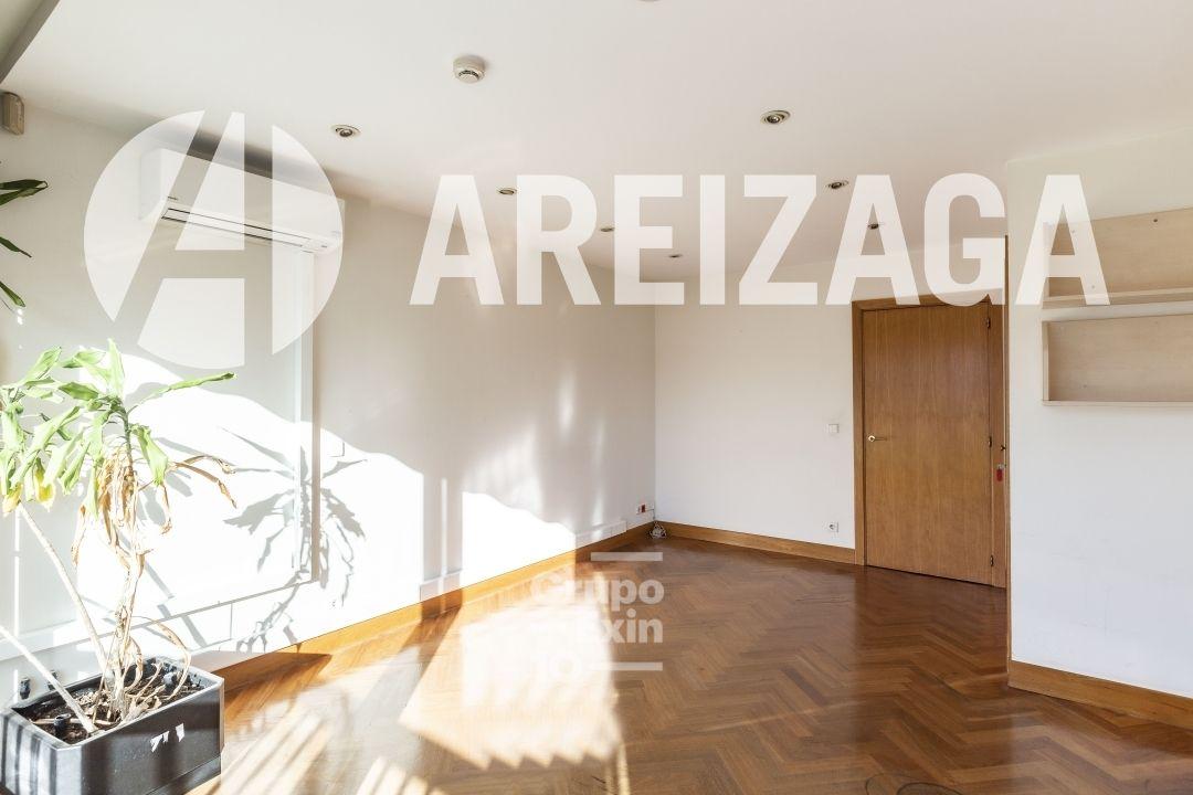 Flat for Sale in San Sebastián