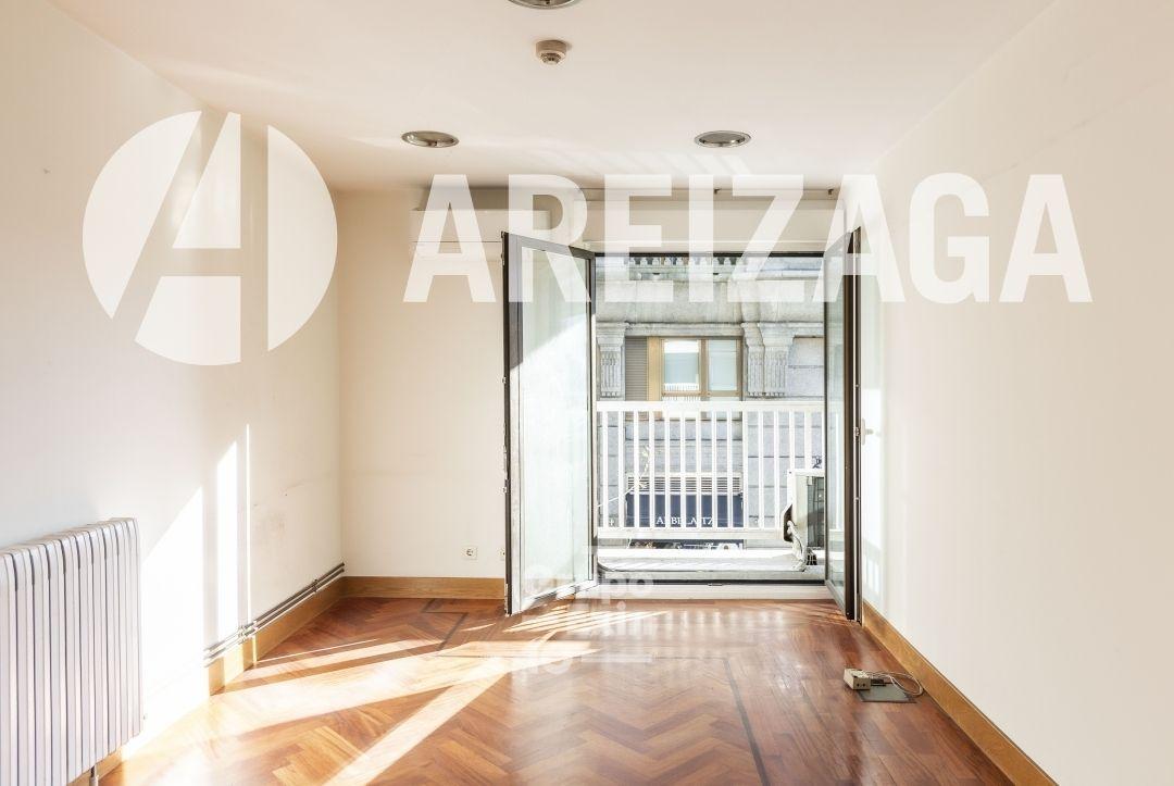 Flat for Sale in San Sebastián