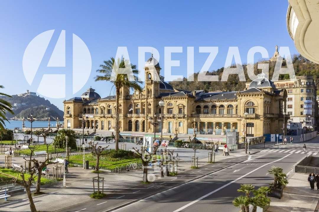 Flat for Sale in San Sebastián