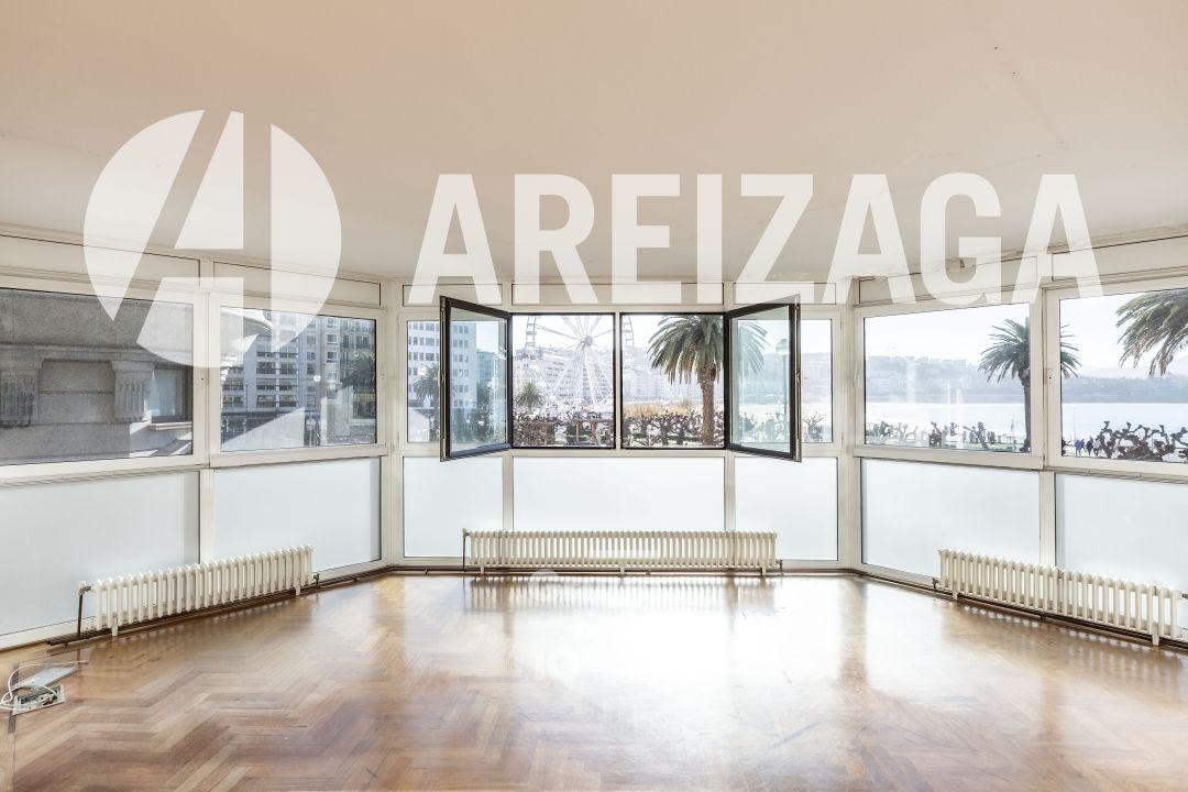 Flat for Sale in San Sebastián