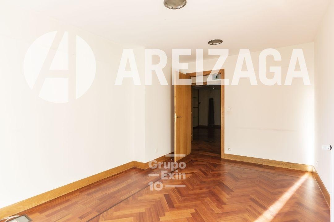 Flat for Sale in San Sebastián