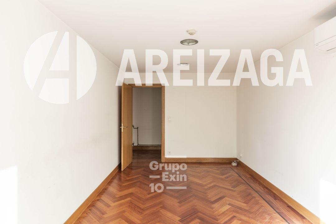 Flat for Sale in San Sebastián