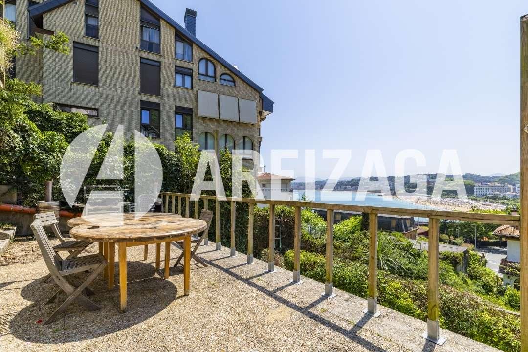 Villa for Sale in San Sebastián