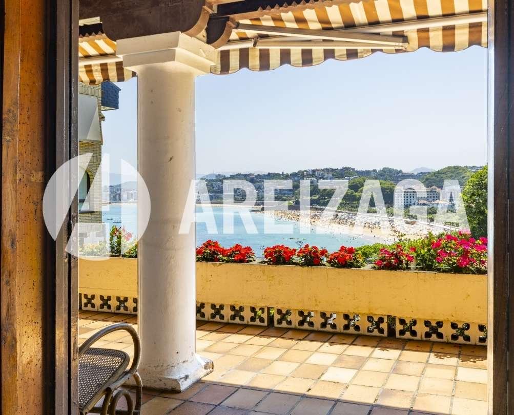 Villa for Sale in San Sebastián