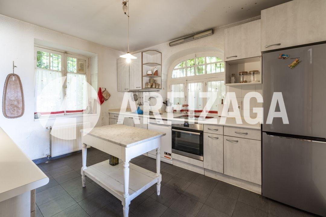 Villa for Sale in San Sebastián